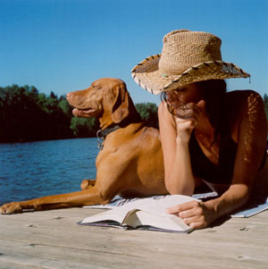 Julia Hammond and her Vizla, Sam